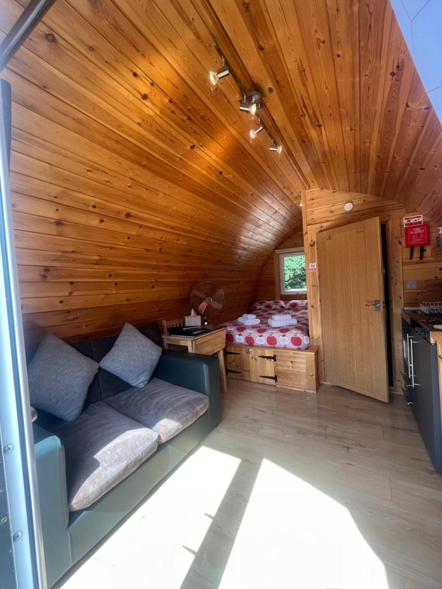 פורט ויליאם Conifer Cabins מראה חיצוני תמונה