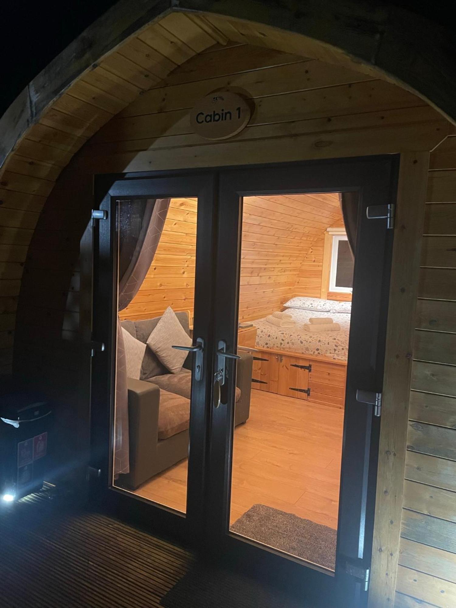 פורט ויליאם Conifer Cabins מראה חיצוני תמונה