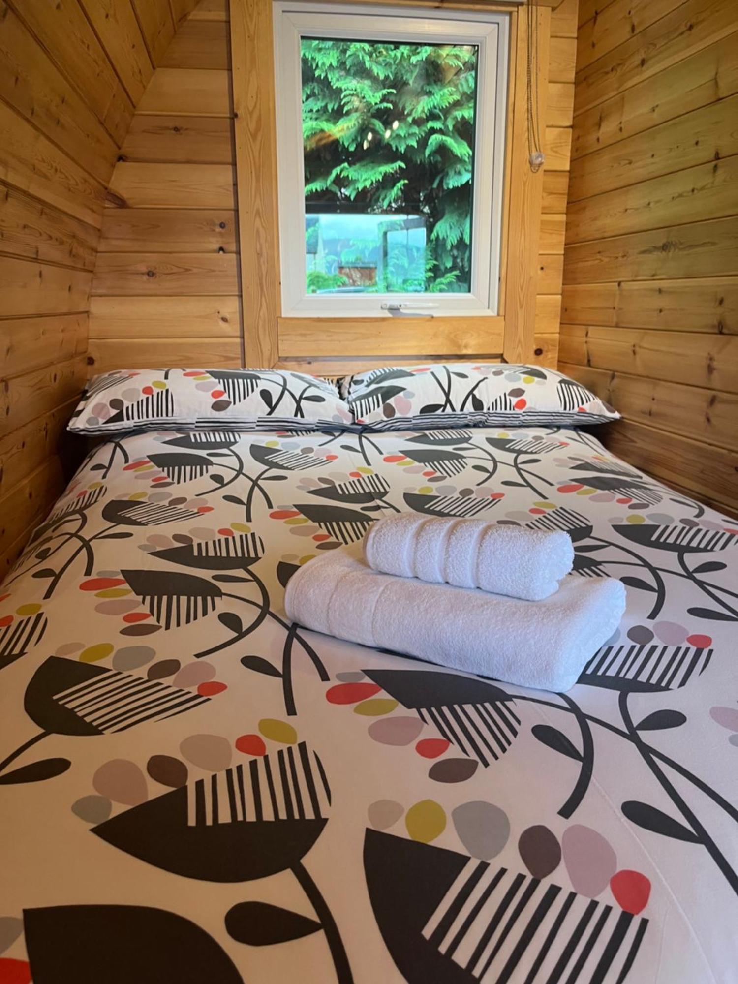 פורט ויליאם Conifer Cabins מראה חיצוני תמונה